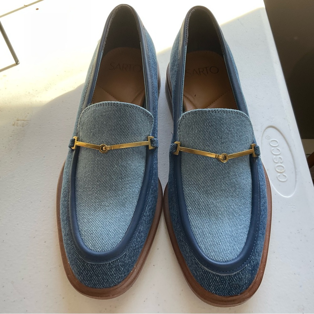 Elegant Blue and Gold Flats with Suede Finish
